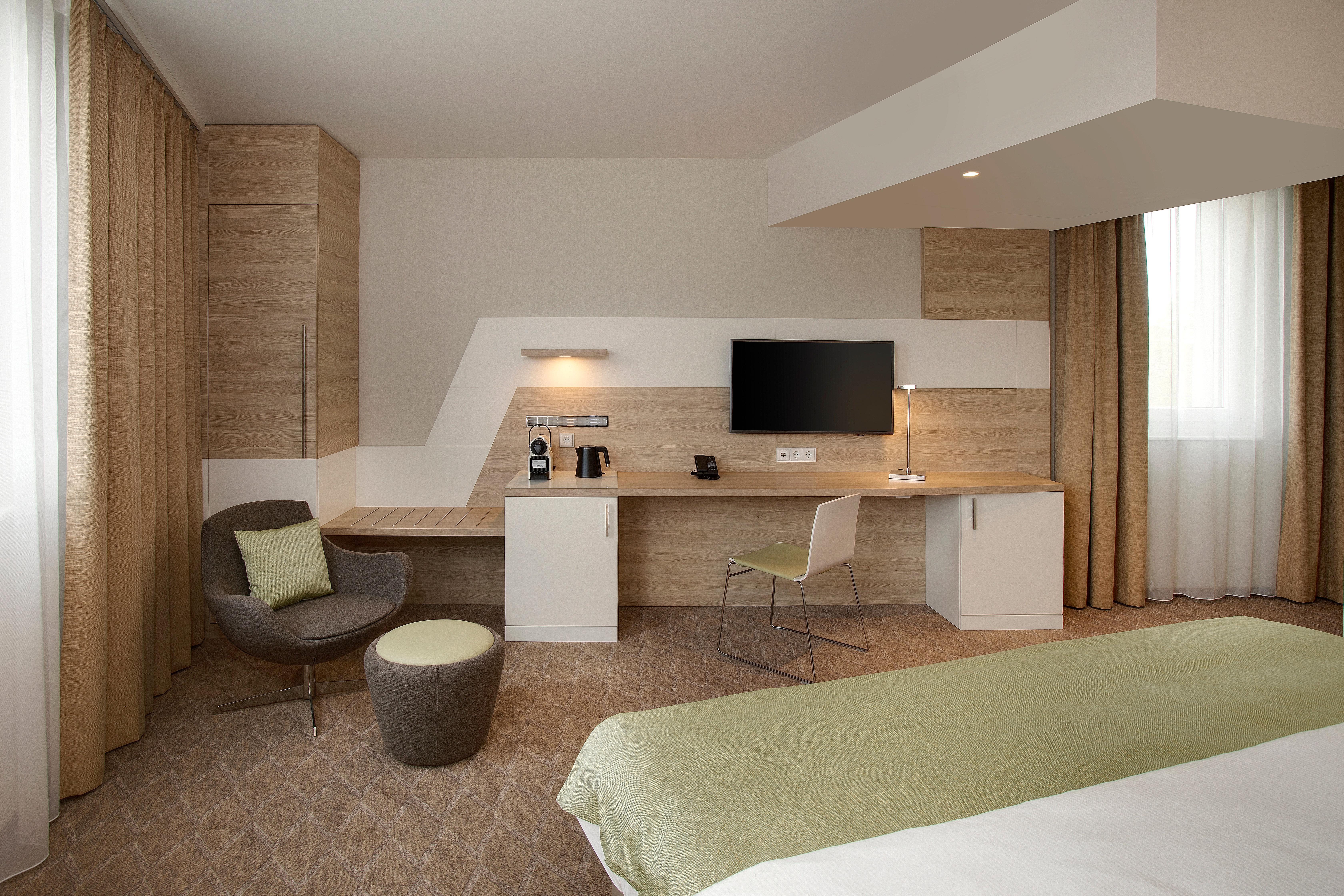 Hotel Frankfurt Airport By Ihg 4*